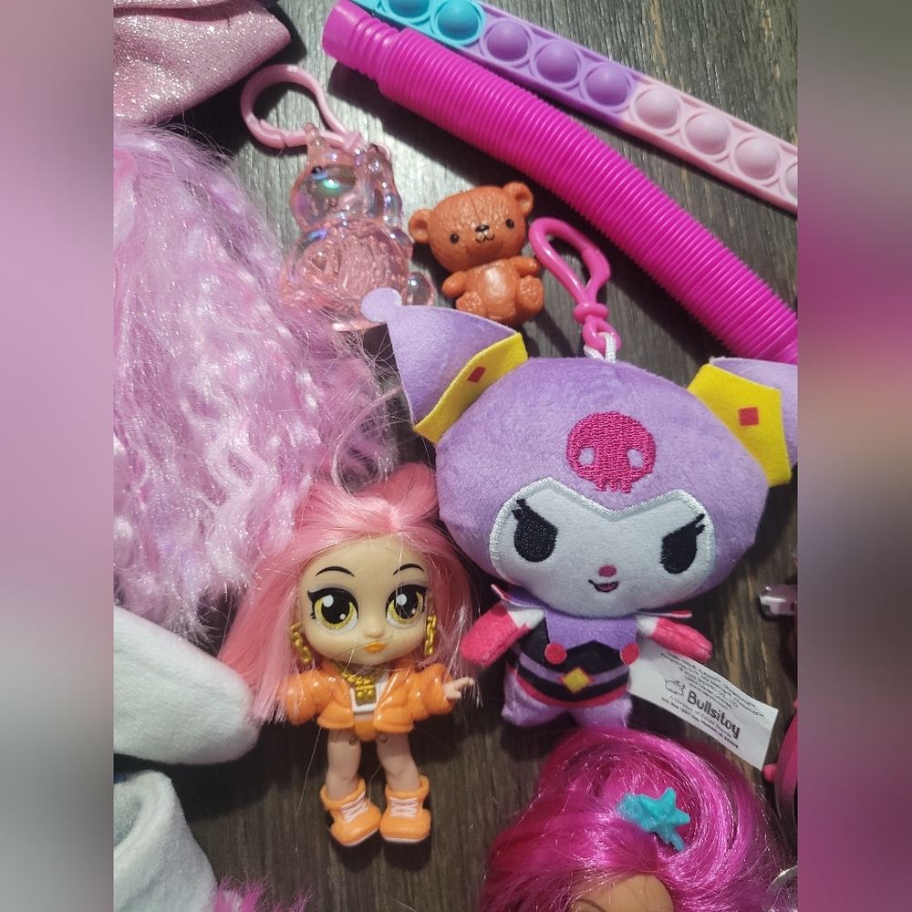 120+ Piece Girls Bundle Toys, L.O.L, Hello Kitty, Cinnamoroll, Magic Pixiling - Picture 11 of 12